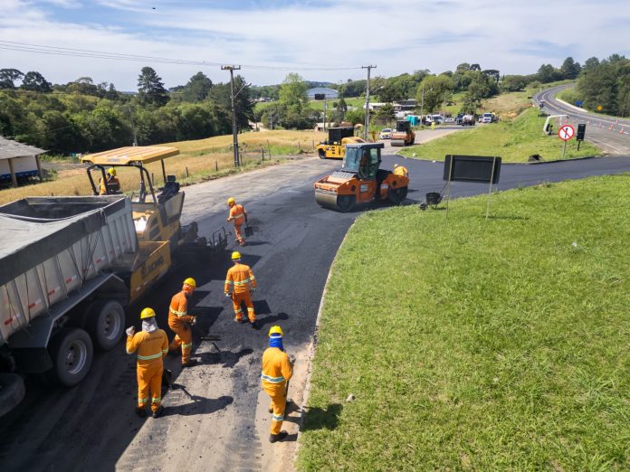Rodovias paranaenses recebem melhorias no pavimento, nesta semana Rodovias paranaenses recebem melhorias no pavimento, nesta semana