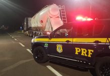 VÍDEO: Caminhoneiro é flagrado na BR-376/PR dirigindo por mais de 17 horas sem descanso VÍDEO: Caminhoneiro é flagrado na BR-376/PR dirigindo por mais de 17 horas sem descanso