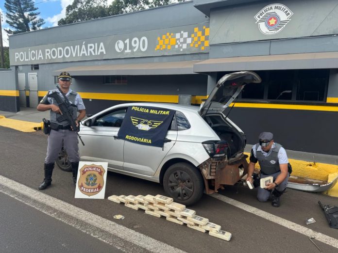 Jovem do MS é preso por tráfico de drogas na SP-613, em Teodoro Sampaio Jovem do MS é preso por tráfico de drogas na SP-613, em Teodoro Sampaio