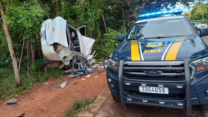 Mulher morre e três ficam feridos em acidente na BR-070/GO, em Jussara Mulher morre e três ficam feridos em acidente na BR-070/GO, em Jussara