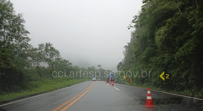 Serviços em encosta na Mogi-Bertioga alteram o tráfego, neste sábado (4) Serviços em encosta na Mogi-Bertioga alteram o tráfego, neste sábado (4)