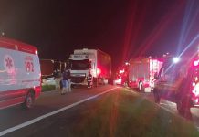 Acidente na BR-470/SC deixa 5 crianças feridas, em Blumenau Acidente na BR-470/SC deixa 5 crianças feridas, em Blumenau