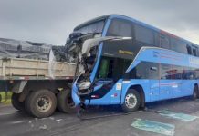 Ônibus da Guanabara bate na traseira de carreta na Via Anhanguera e deixa 10 feridos Ônibus da Guanabara bate na traseira de caminhão na Via Anhanguera e deixa 9 feridos