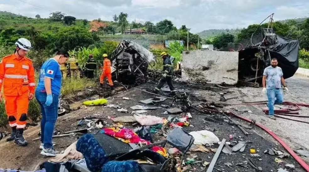 Caminhoneiro da tragédia da BR-116/MG, com 39 mortes, é preso por ter usado drogas e álcool Caminhoneiro da tragédia da BR-116/MG, com 39 mortes, é preso por ter usado drogas e álcool