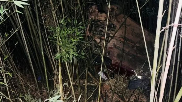 Grave acidente na RJ-155 mata três pessoas, em Rio Claro Grave acidente na RJ-155 mata três pessoas, em Rio Claro