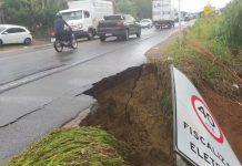 Trecho da BR-101/BA está parcialmente interditado após fortes chuvas Trecho da BR-101/BA está parcialmente interditado após fortes chuvas