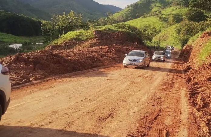 Tráfego na MG-232, entre Santana do Paraíso e Mesquita, é restabelecido Tráfego na MG-232, entre Santana do Paraíso e Mesquita, é restabelecido