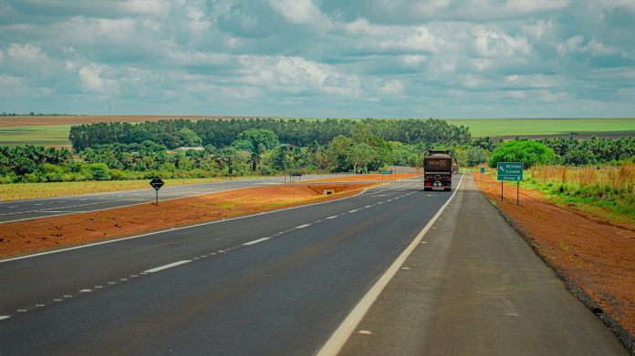 Tráfego na BR-163/MT é alterado para obra de drenagem Tráfego na BR-163/MT é alterado para obra de drenagem