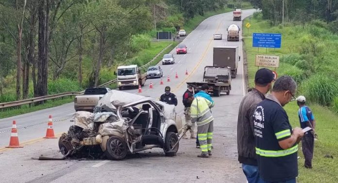Acidentes na BR-040/MG, em Carandaí, deixam 6 pessoas mortas e 3 feridas Acidentes na BR-040/MG, em Carandaí, deixam 6 pessoas mortas e 3 feridas