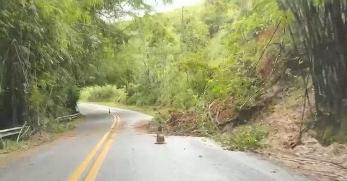 SP-050 tem bloqueio parcial devido à queda de barreiras, em Monteiro Lobato SP-050 tem bloqueio parcial devido à queda de barreiras, em Monteiro Lobato