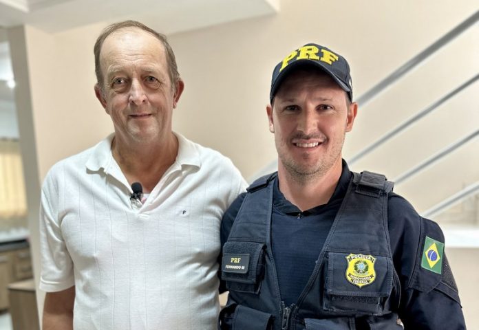 Caminhoneiro reencontra policial rodoviário federal que o socorreu na BR-277/PR Caminhoneiro reencontra policial rodoviário federal que o socorreu na BR-277/PR