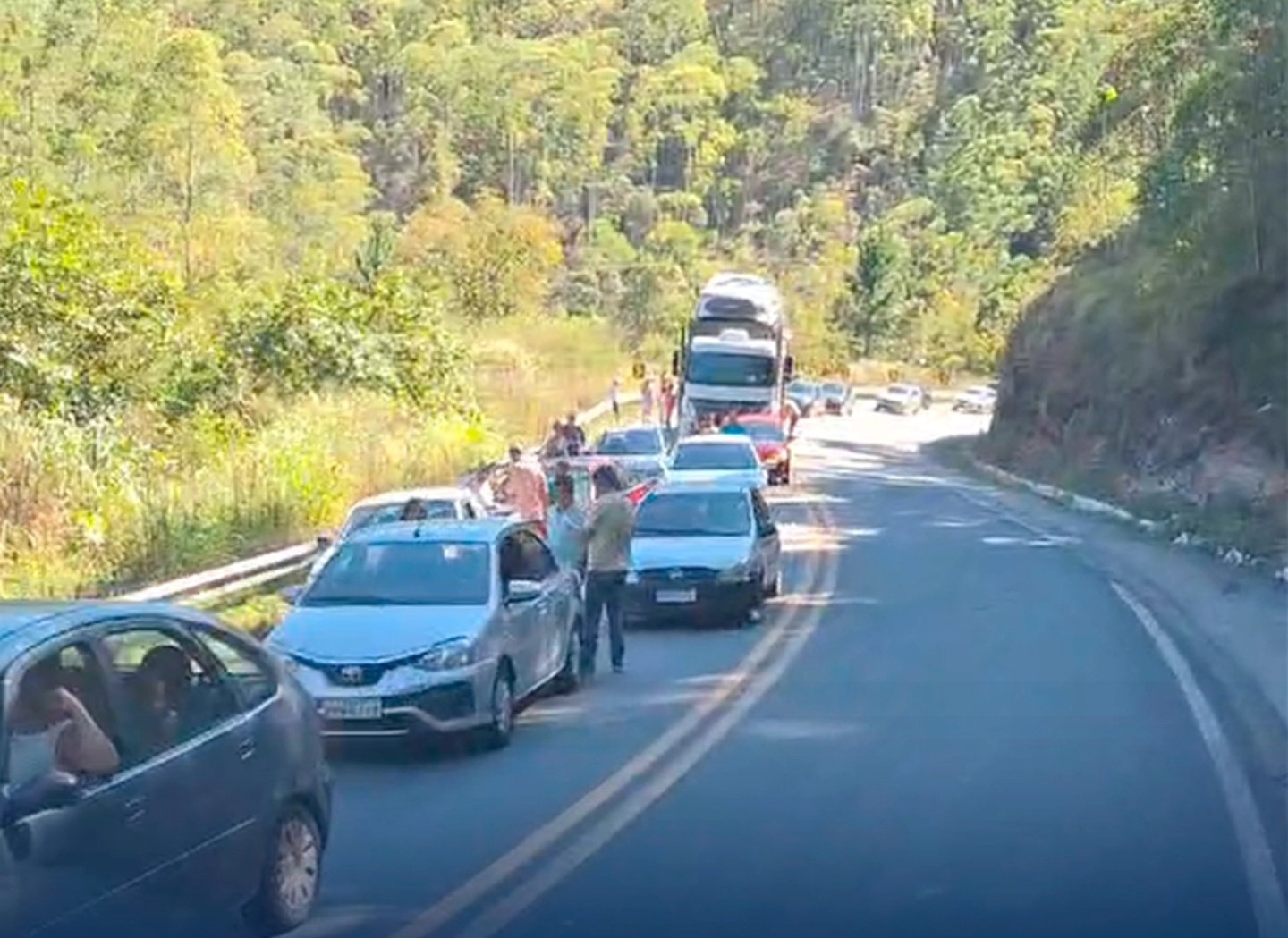 Motoqueiros morrem e outros dois ficam feridos em colisão entre motos na BR-262/ES
