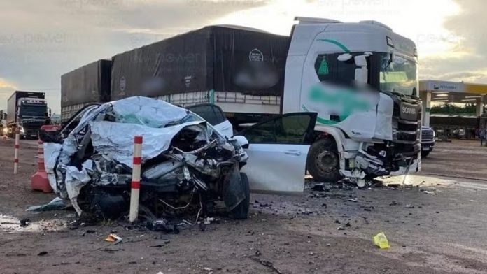 Acidente na BR-163/MT mata avó, 2 netas e deixa mulher gravemente ferida Acidente na BR-163/MT mata avó, 2 netas e deixa mulher gravemente ferida
