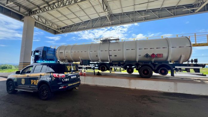 VÍDEO: Carreta-tanque em mau estado de conservação é apreendia na BR-158/PR
