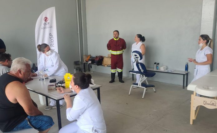 Caminhoneiros têm serviços de saúde na Dutra, nesta quarta (5), em Pindamonhangaba (SP) Caminhoneiros têm serviços de saúde na Dutra, nesta quarta (5), em Pindamonhangaba (SP)