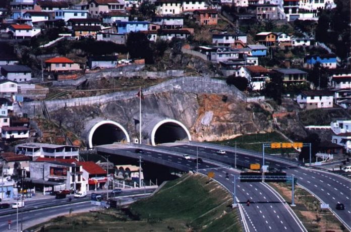 Manutenção em túnel da SC-401 altera o tráfego, entre segunda (24) e quinta (27) Manutenção em túnel da SC-401 altera o tráfego, entre segunda (24) e quinta (27)