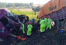 Acidente na PR-092, entre caminhão e carreta, deixa dois mortos, em Arapoti Acidente na PR-092, entre caminhão e carreta, deixa dois mortos, em Arapoti