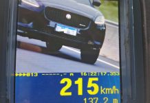 Jaguar a 215 km/h é flagrado pela polícia na SP-270, em Presidente Venceslau Jaguar a 215 km/h é flagrado pela polícia na SP-270, em Presidente Venceslau