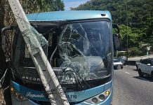 Ônibus da Fagundes choca contra poste na RJ-104, em Niterói, e deixa 1 ferido Ônibus da Fagundes choca contra poste na RJ-104, em Niterói, e deixa 1 ferido