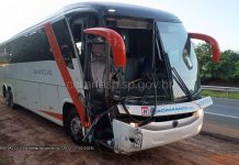 Ônibus da Adamantina, com 63 multas, bate na traseira de caminhão na SP-310, em Itirapina Ônibus da Adamantina, com 63 multas, bate na traseira de caminhão na SP-310, em Itirapina, na madrugada de domingo (17).