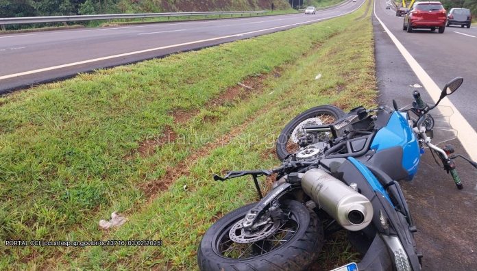 Motoqueiro bate BMW F800 contra defensa na SP-345, em Franca, e morre Motoqueiro bate BMW F800 contra defensa na SP-345, em Franca, e morre