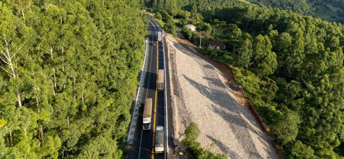 Tráfego é restabelecido após conclusão das obras na BR-386, em Pouso Novo (RS) Tráfego é restabelecido após conclusão das obras na BR-386, em Pouso Novo (RS)
