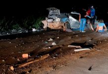 Colisão entre camionete e carro deixa 5 mortos na BR-319/AM Colisão entre camionete e carro deixa 5 mortos na BR-319/AM