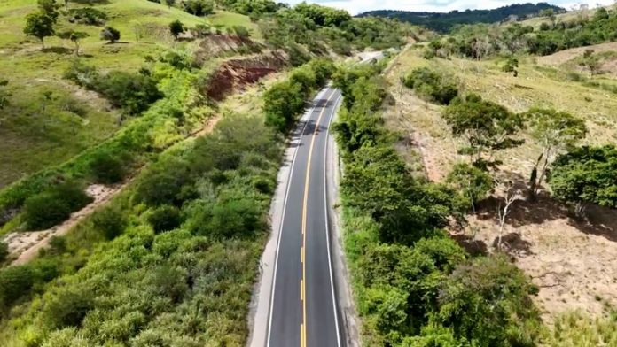 Rodovia BR-101/BA recebe melhorias em trecho de 20,5 quilômetros Rodovia BR-101/BA recebe melhorias em trecho de 20,5 quilômetros