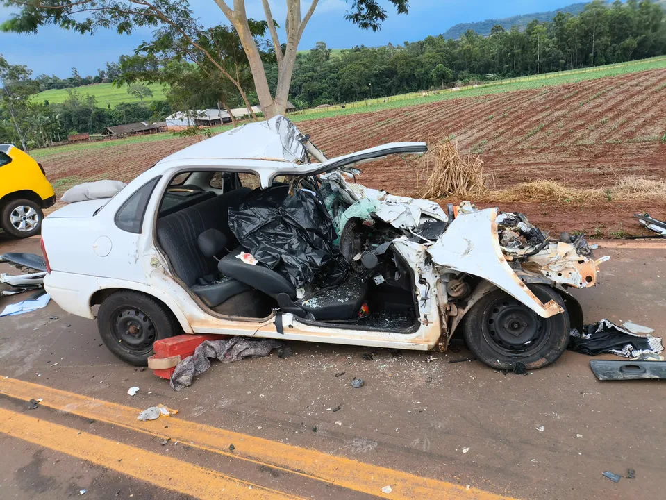 Colisão frontal na BR-369/PR de ônibus da Viação Garcia com carro deixa 1 morto