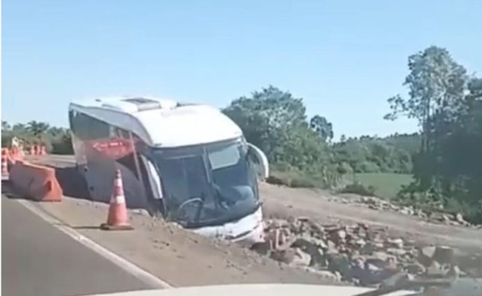 Ônibus se envolve em acidente na RSC-287, em Venâncio Aires (RS)