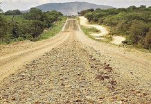 Último trecho não asfaltado da BR-135/MG, entre Manga e Itacarambi, receberá obras Último trecho não asfaltado da BR-135/MG, entre Manga e Itacarambi, receberá obras