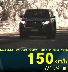 Motorista de camionete é flagrado a 150 km/h na BR-277/PR, em Paranaguá Motorista de camionete é flagrado a 150 km/h na BR-277/PR, em Paranaguá
