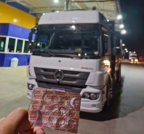 Caminhoneiros são flagrados com “rebites” na BR-153/SP e BR-010/MA Caminhoneiros são flagrados com “rebites” na BR-153/SP e BR-010/MA