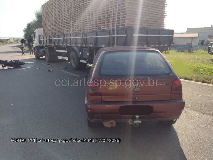 Motoqueira morre ao chocar em caminhão na rodovia SP-127, em Cerquilho Motoqueira morre ao chocar em caminhão na rodovia SP-127, em Cerquilho