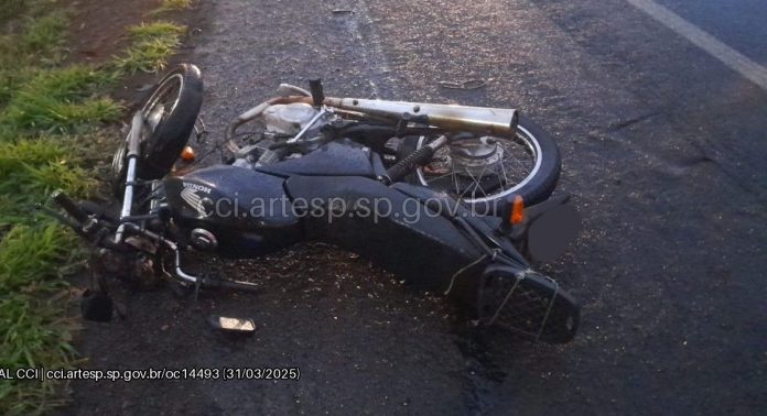 Motoqueiro morre atropelado em acidente com caminhão na SP-310, em Rio Preto Motoqueiro morre atropelado em acidente com caminhão na SP-310, em Rio Preto
