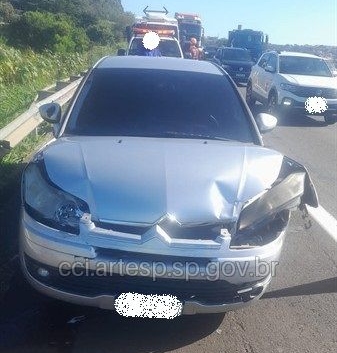 Bandeirantes (SP-348) parou por conta de acidente com dois veículos, em Campinas Bandeirantes (SP-348) parou por conta de acidente com dois veículos, em Campinas