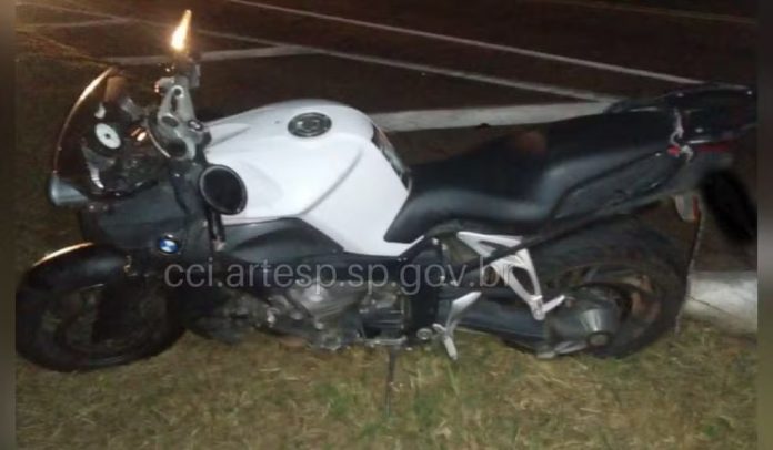 Pedestre morre atropelado por motoqueiro na SP-300, em Laranjal Paulista Pedestre morre atropelado por motoqueiro na SP-300, em Laranjal Paulista