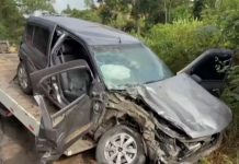 Ônibus colide com carro na BR-262/ES e oito pessoas ficaram feridas Ônibus colide com carro na BR-262/ES e oito pessoas ficaram feridas