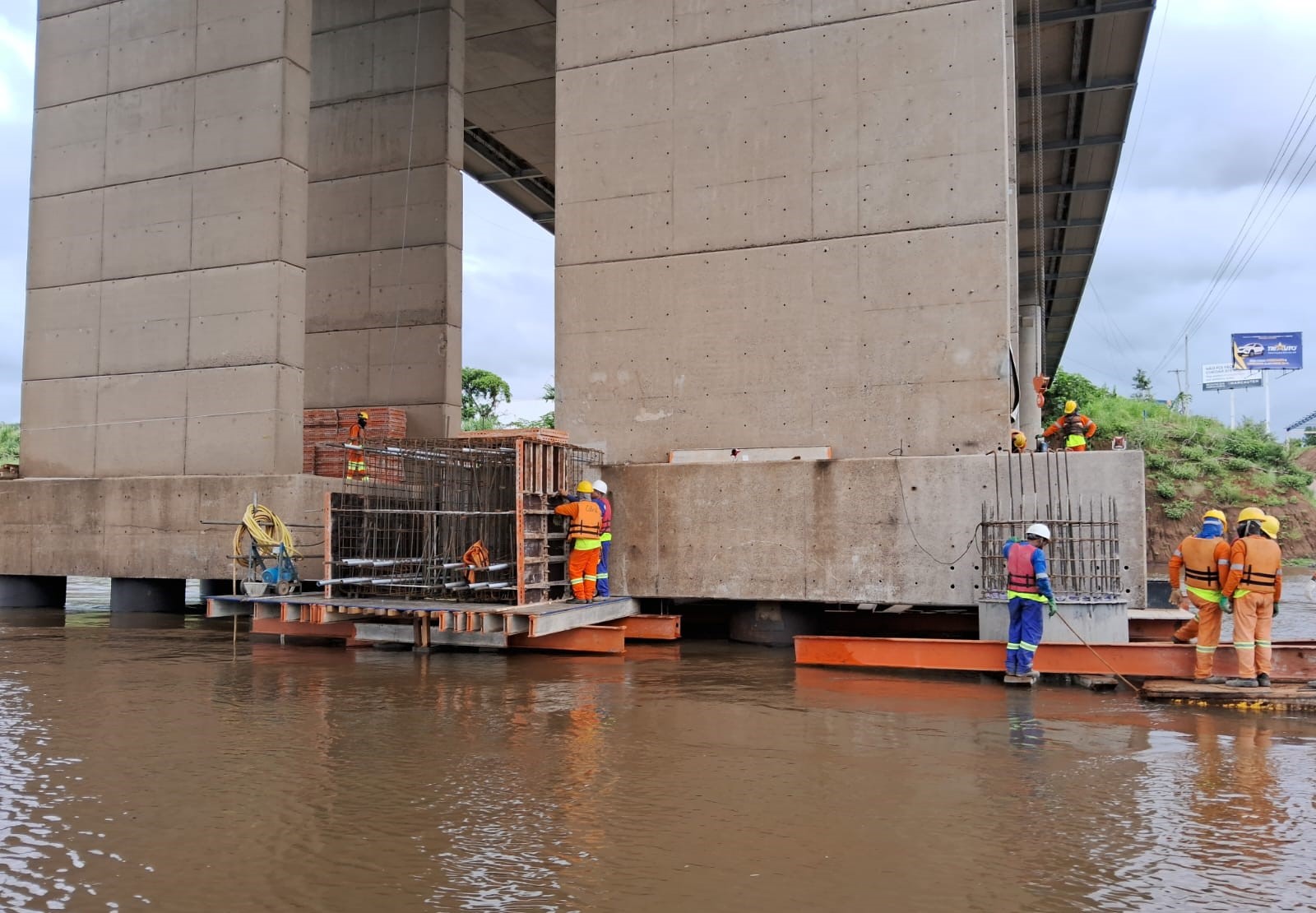 Concessionária realiza ensaios para avaliar liberação de ponte do Rio Taquari na rodovia BR-386/RS, entre Estrela e Lajeado.