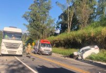 Duas mulheres morrem em colisão frontal na rodovia BR-265/MG Duas mulheres morrem em colisão frontal na rodovia BR-265/MG