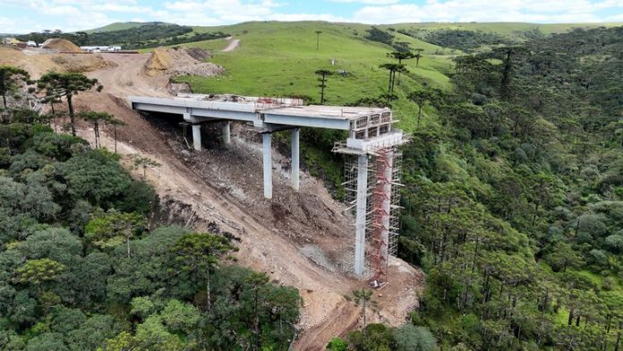 Continuam as obras de implantação da BR-285/RS, em São José dos Ausentes Continuam as obras de implantação da BR-285/RS, em São José dos Ausentes