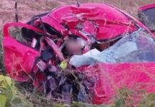 Acidente entre carro e ônibus na BR-135/PI deixa 2 mortos e 2 feridos graves Acidente entre carro e ônibus na BR-135/PI deixa 2 mortos e 2 feridos graves