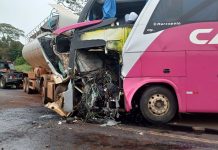 Caminhoneiro, motorista de ônibus e passageiro morrem em acidente na BR-272/PR Caminhoneiro, motorista de ônibus e passageiro morrem em acidente na BR-272/PR