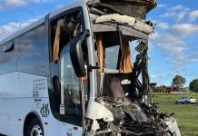 Motorista de ônibus morre em colisão contra carreta na Castello Branco, em Tatuí (SP) Motorista de ônibus morre em colisão contra carreta na Castello Branco, em Tatuí (SP)