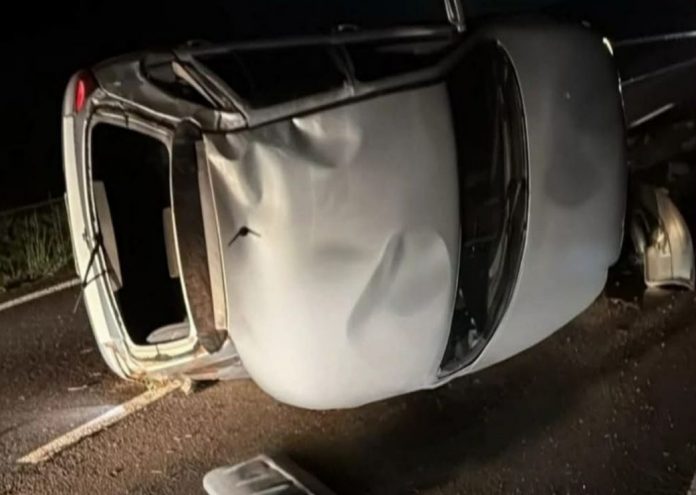 Capotamento de Gol na SP-225 deixa motorista morto, em Dois Córregos Capotamento de Gol na SP-225 deixa motorista morto, em Dois Córregos