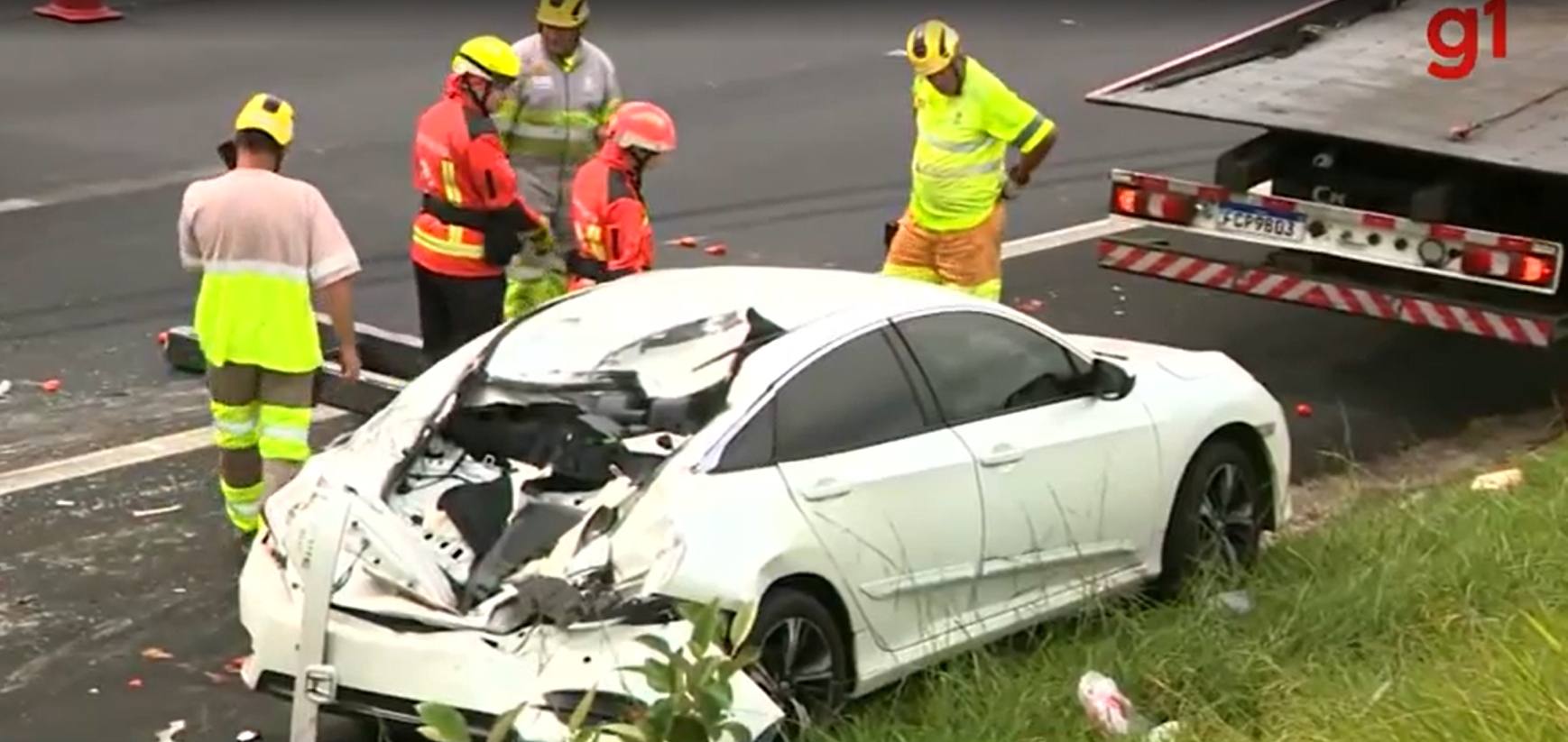 Acidente com carreta e três carros na Via Anhanguera, em Valinhos (SP), deixa ferido