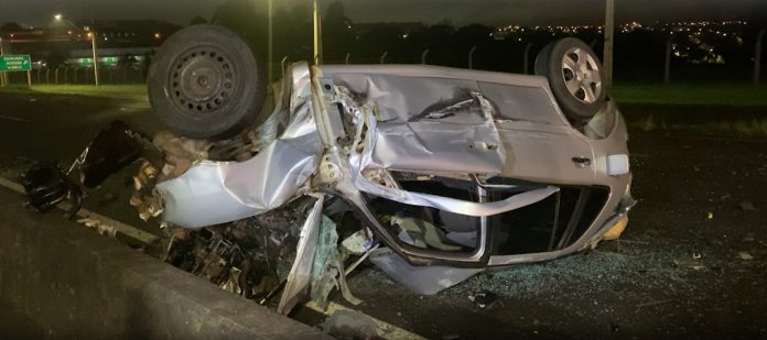Carro na contramão na BR-277/PR bate de frente contra ônibus e condutor morre Carro na contramão na BR-277/PR bate de frente contra ônibus e condutor morre