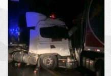 Novo acidente na BR-101/ES mata caminhoneiro e interdita a via, em São Mateus Novo acidente na BR-101/ES mata caminhoneiro e interdita a via, em São Mateus