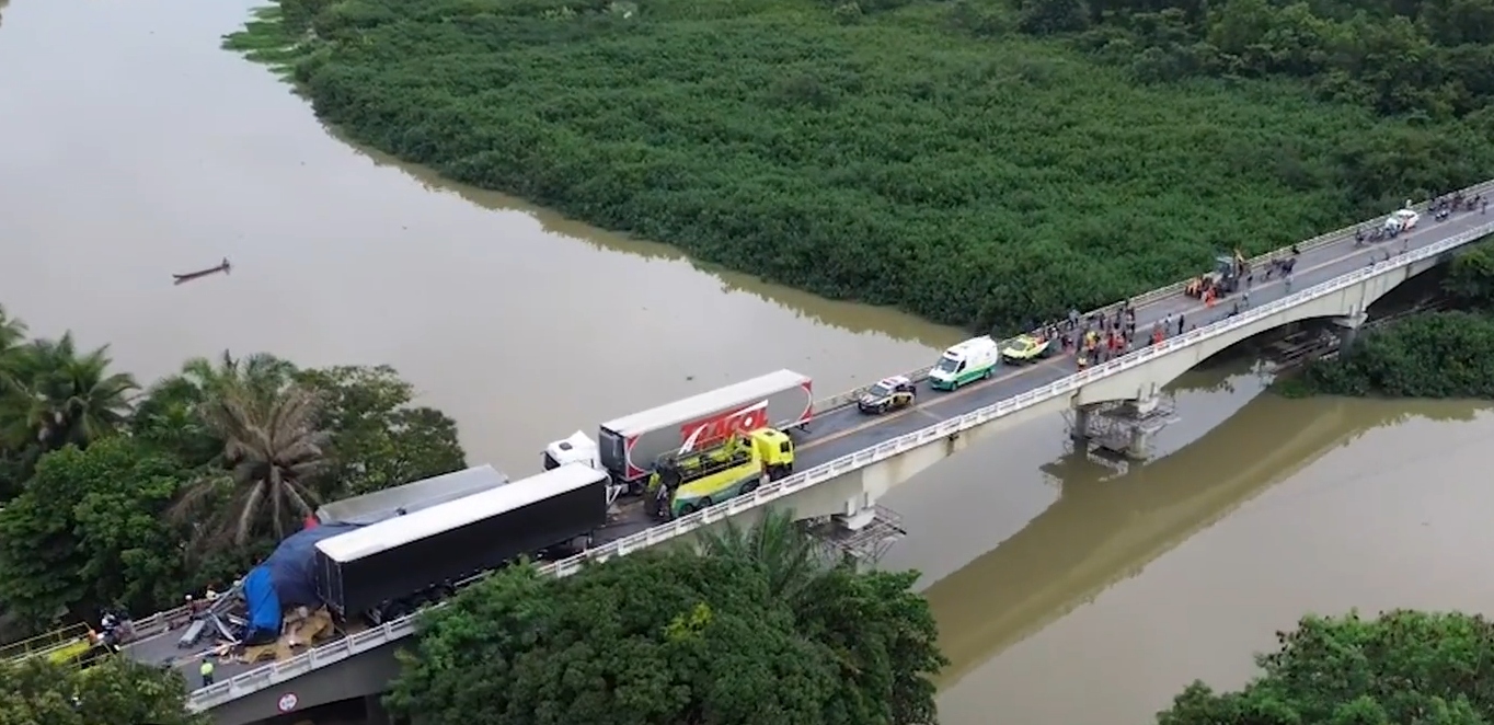 Novo acidente na BR-101/ES mata caminhoneiro e interdita a via, em São Mateus
