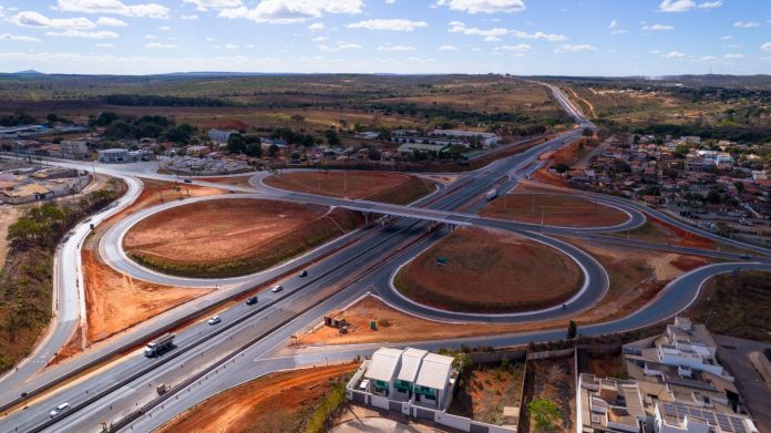 BR-135/MG terá operação especial para o feriado de 1º de Maio BR-135/MG terá operação especial para o feriado de 1º de Maio